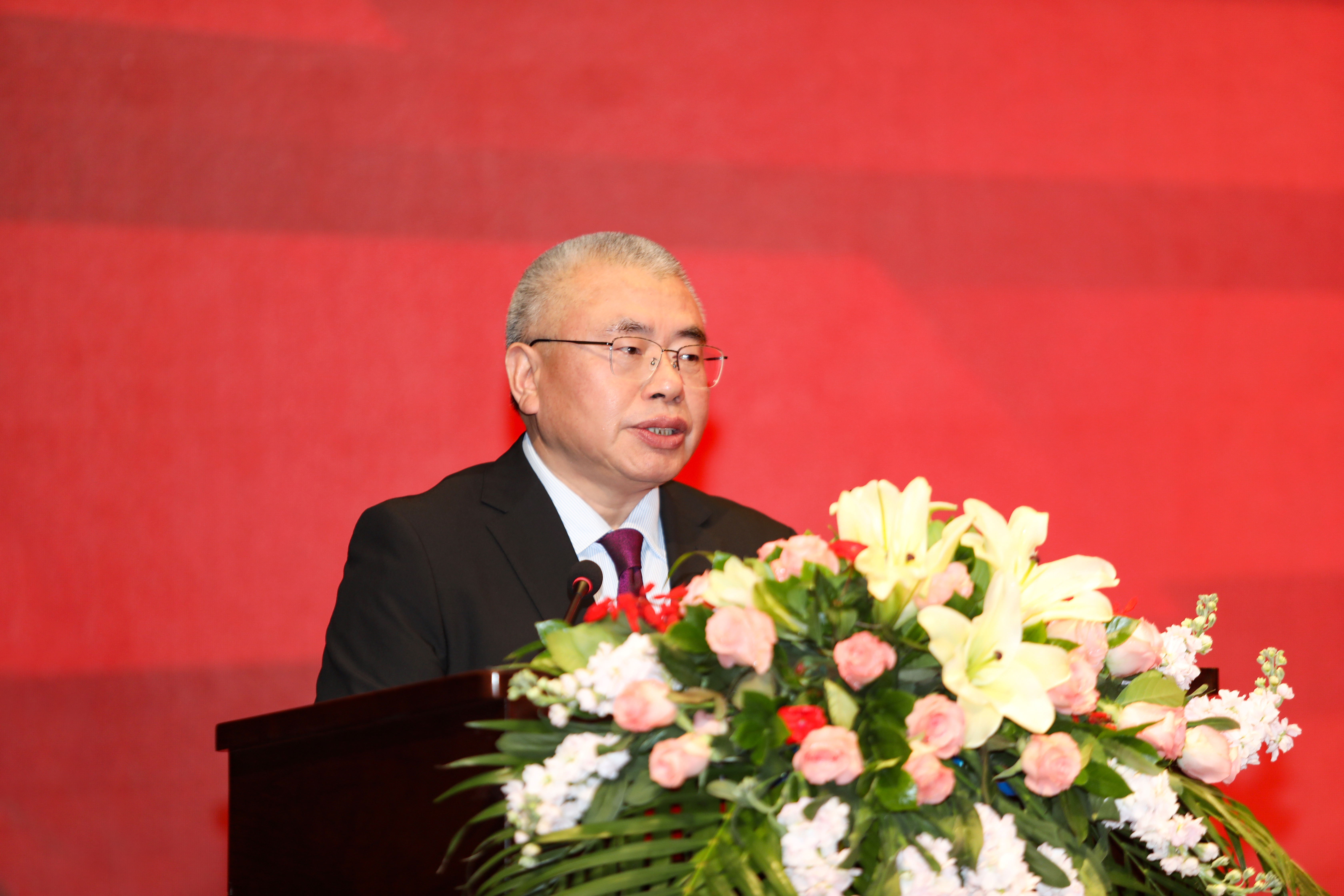 1.集團(tuán)公司黨委書記、董事長(zhǎng)、總經(jīng)理?xiàng)畎矅?guó)作大會(huì)致辭.JPG